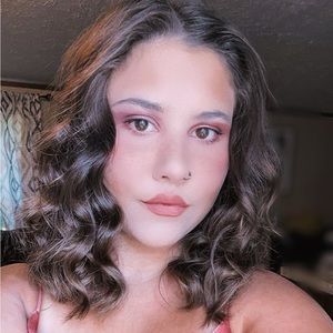 Meet your Posher, Makayla